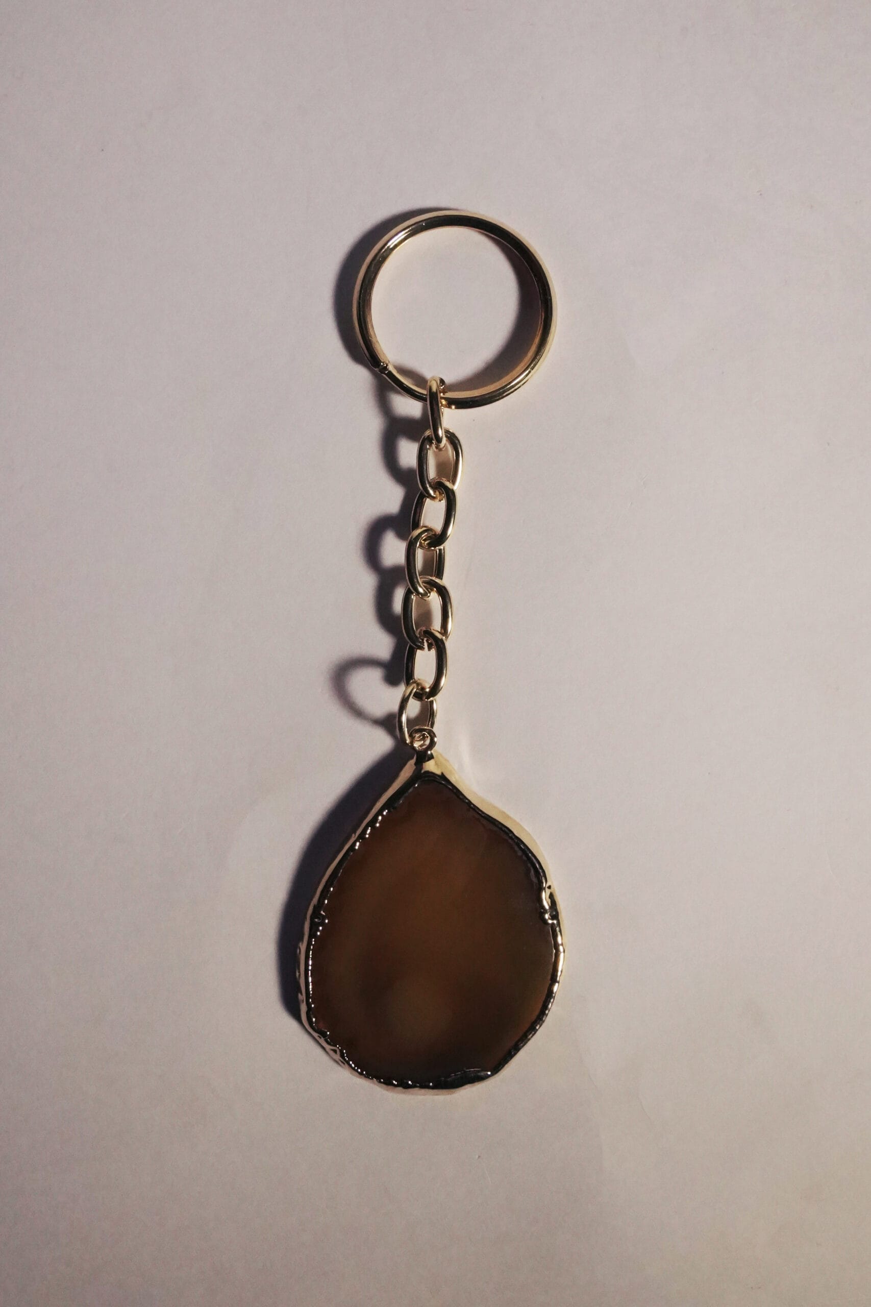 CHAVEIRO DE ÁGATA POLIDA BANHO OURO