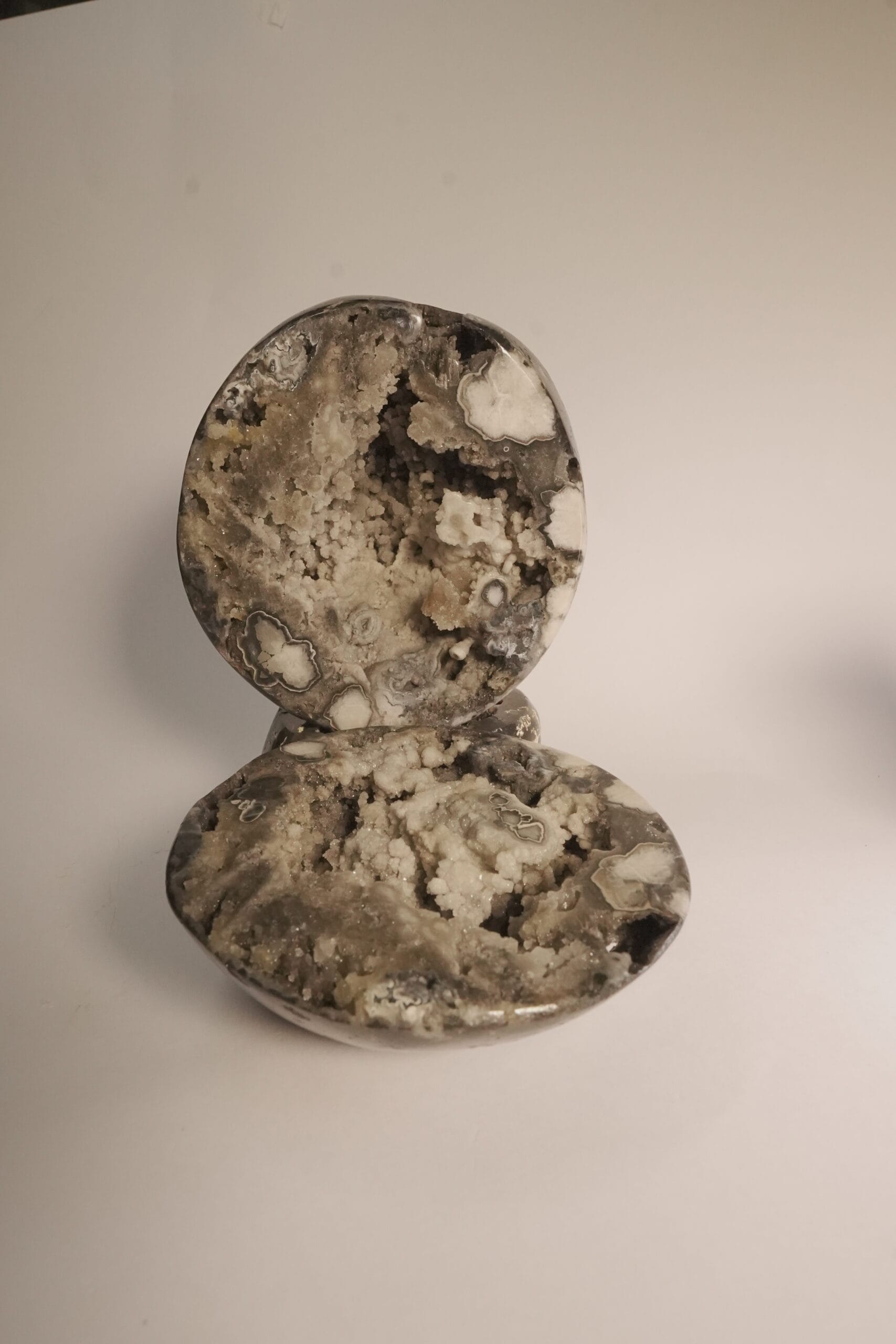 GEODO COM EXTRAORDINÁRIA FORMA GEOLÓGICA